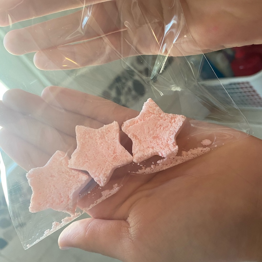 Small star bath bombs scented grapefruit !!